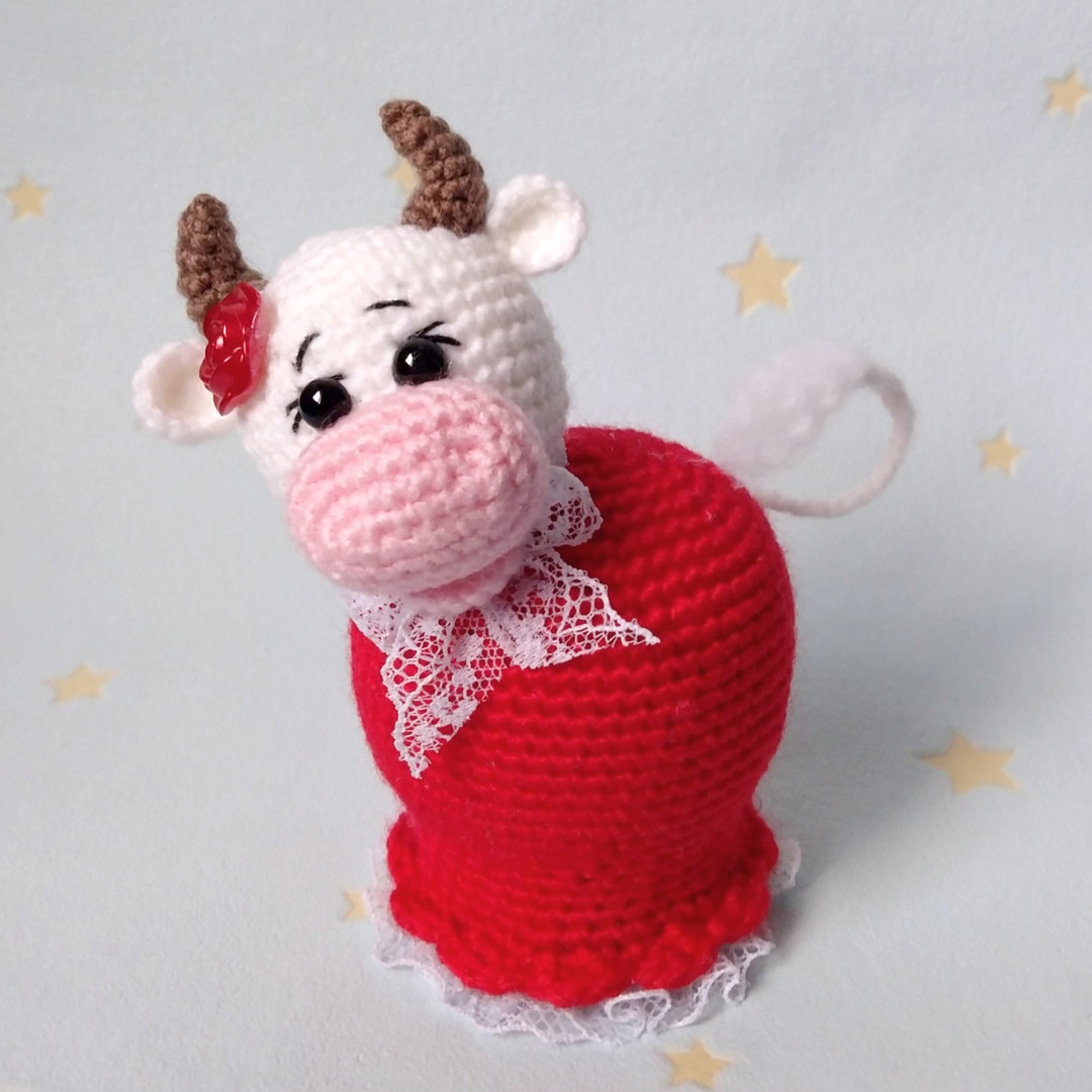 Коровка-игольница — схема амигуруми