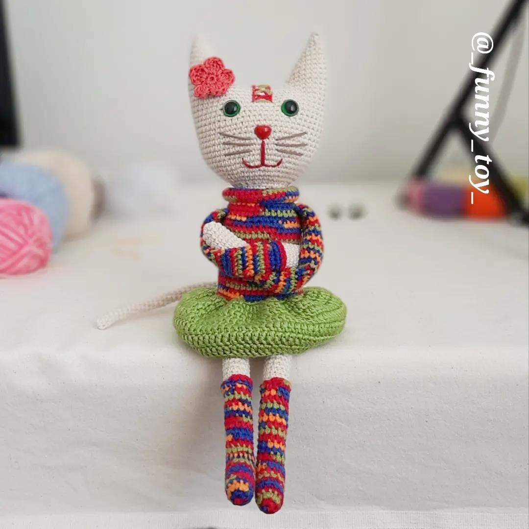 Кошечка с цветком — схема амигуруми