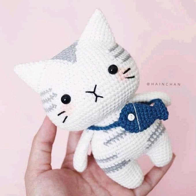 Котик с рыбкой — схема амигуруми