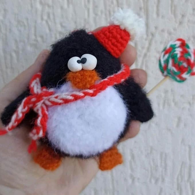 Ёлочная игрушка Пингвинёнок — схема амигуруми