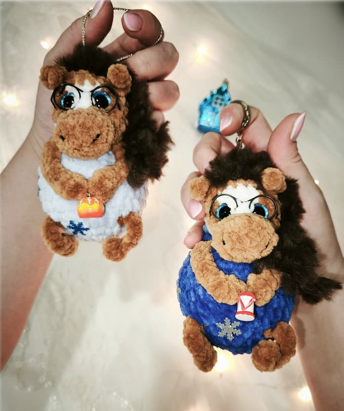 Лошадка в новогодней игрушке — схема амигуруми