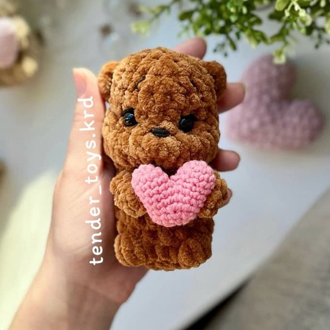 Мишка с сердечком — схема амигуруми