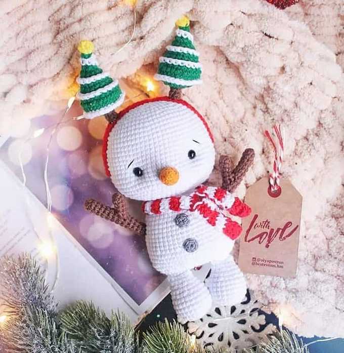 Снеговик с ёлочками — схема амигуруми