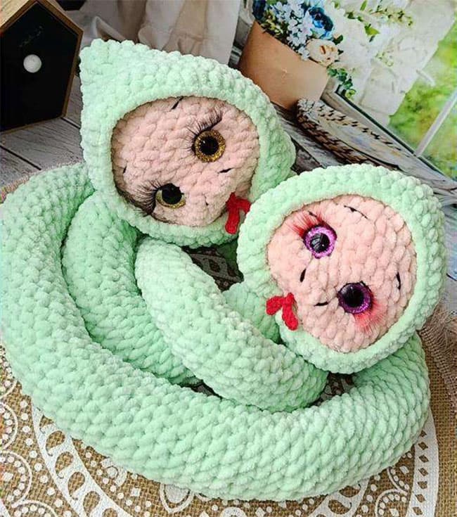 Змейка в капюшоне — схема амигуруми